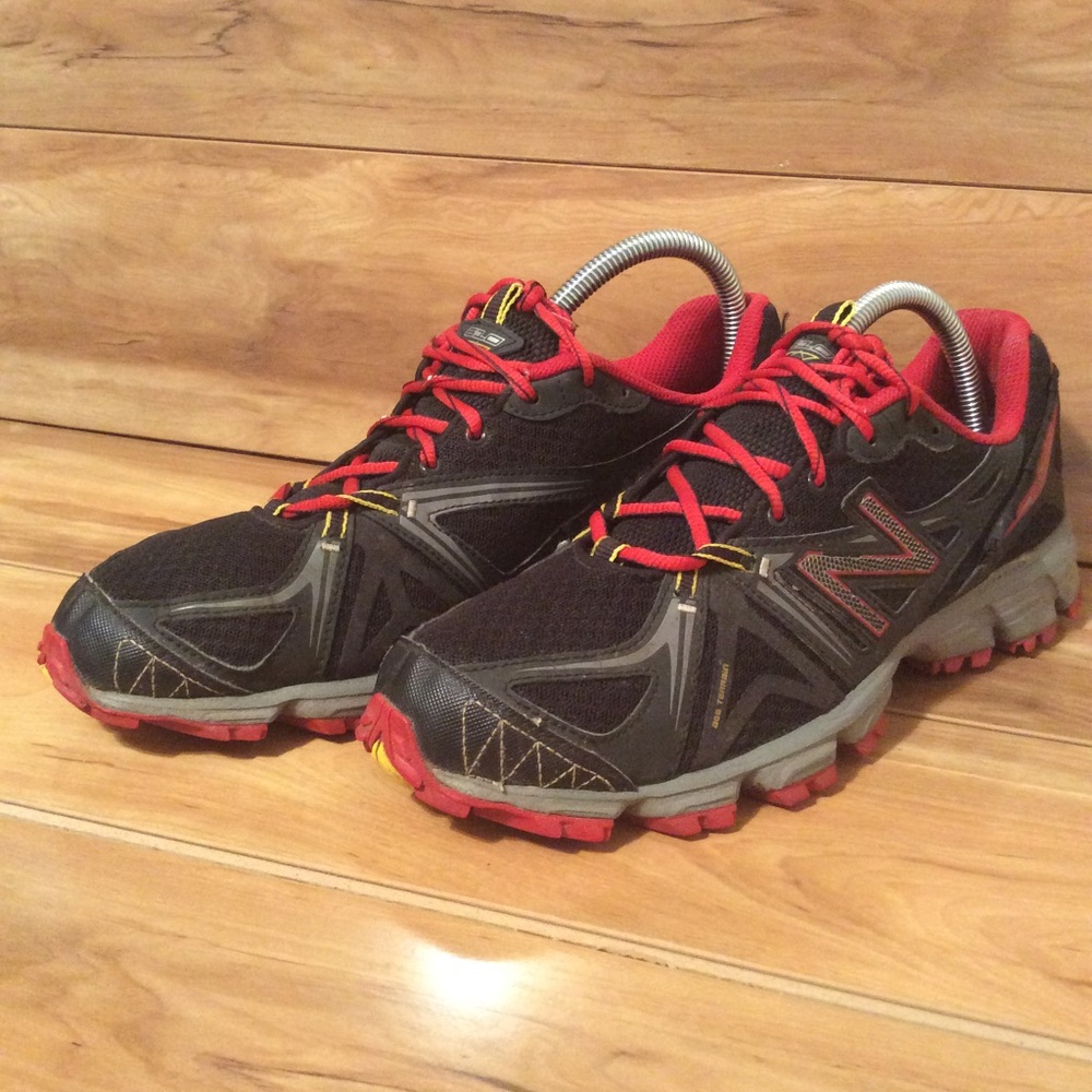 New Balance Men Red Black Trail Running Sz 9.5